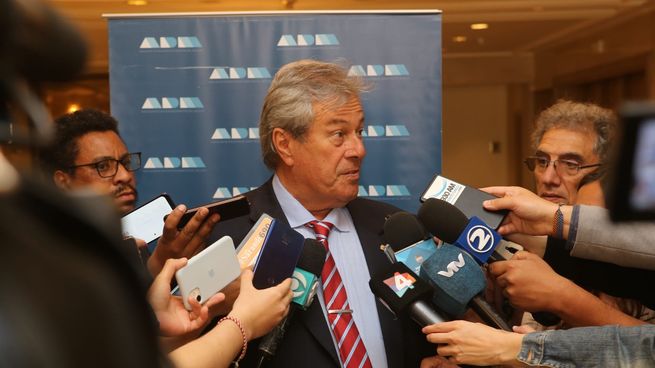 El intendente Enrique Antía advirtió sobre el desabastecimiento de agua potable que podrá sufrir Maldonado debido a la falta de inversión de la empresa estatal uruguaya OSE.