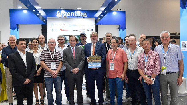El gobernador Gustavo Bordet y empresarios entrerrianos desplegaron una grilla de actividades en Estambul que incluyó la participación en Apimondia, la feria más grande del mundo apícola.
