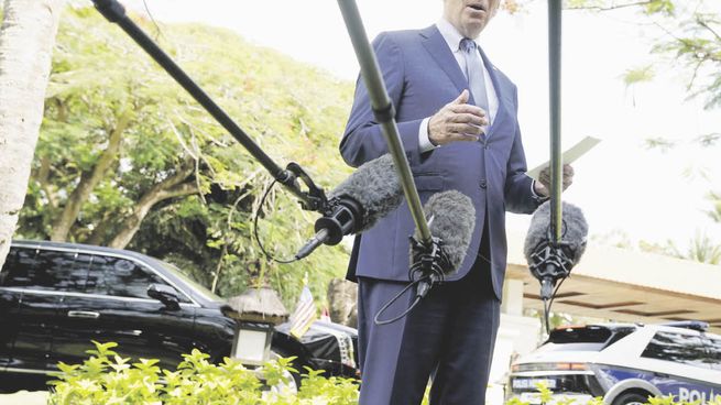 Joe Biden aguarda porque se descompriman las acusaciones en su contra.