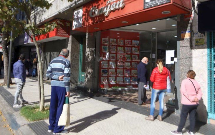 La reapertura comercial mostró una creciente afluencia de público pero un bajo nivel de consumo.