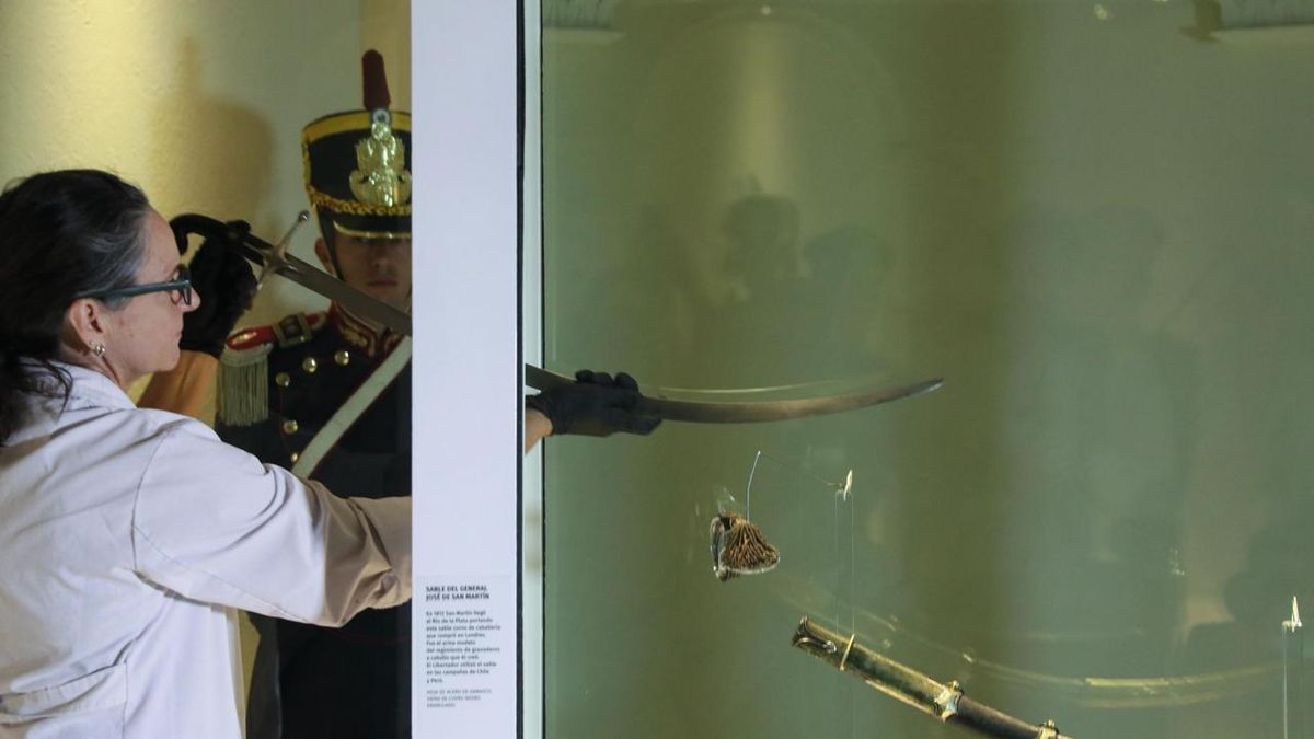 Javier Milei encabezar� la entrega del sable corvo de San Mart�n al Regimiento de Granaderos