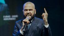Dani Alves convirtió su vida a la de un pastor evangelista.