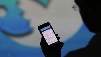 Twitter asegura que continúa velando por el diálogo público y proteger la seguridad de las personas.