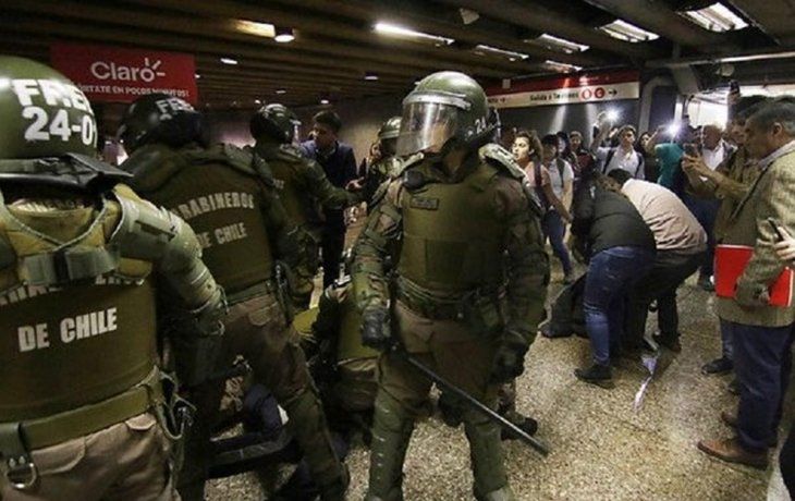 Santiago de Chile: masivas protestas por el aumento de la tarifa del subte