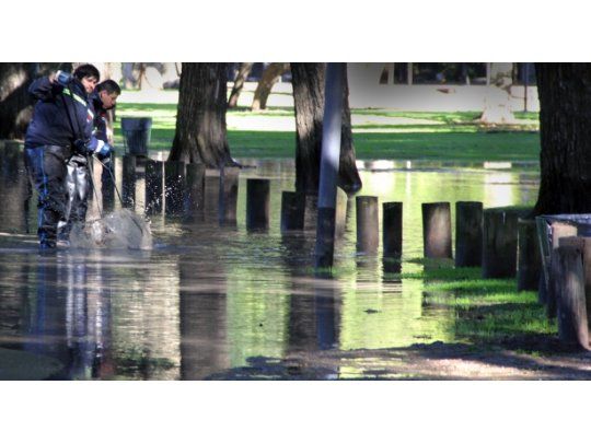La rotura de un caño maestro inundó parte de Belgrano
