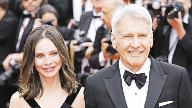 ford. El intérprete de Indiana Jones con su esposa Calista Flockhart.