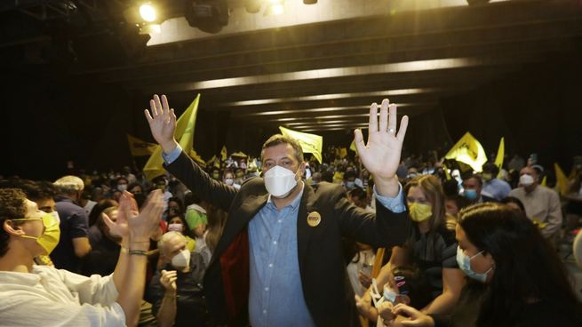 El candidato oficialista Sebastián Sichel.