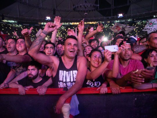Indio Solari took over La Plata and the fans sang against Javier Milei: “He who does not jump…”
