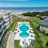 Edificio con amenities a pasos del mar en Cariló, la demanda se activó sobre el fin de año y habrá gran ocupación en enero y febrero Edificio con amenities a pasos del mar en Cariló, la demanda se activó sobre el fin de año y habrá gran ocupación en enero y febrero