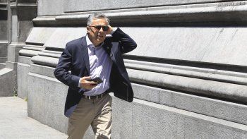 cornejo se despega de macri y desdobla elecciones