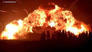 La explosión generó una fuerte onda expansiva que se sintió en distintas localidades cercanas y una intensa llamarada que iluminó el cielo durante varios segundos.