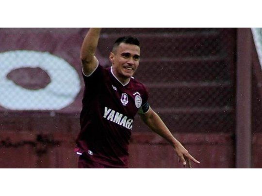 Lanús dejó libre a Maxi Velázquez.