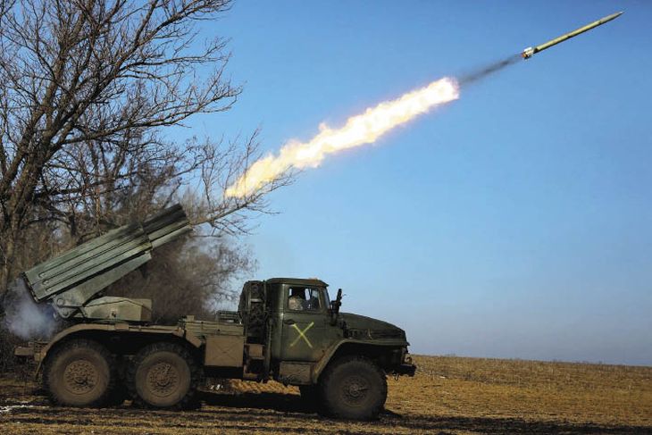 CONGELADO. El ejército ucraniano dispara un misil en la región de Donetsk. Los combates se han concentrado en el este de Ucrania.