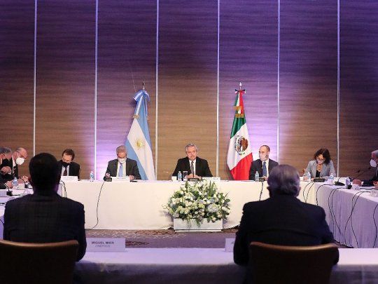 El presidente Alberto Fernández mantiene un encuentro con empresarios en México.