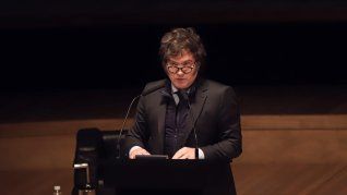 Javier Milei se mantiene como la figura política con mejor imagen de la Argentina. Javier Milei se mantiene como la figura política con mejor imagen de la Argentina.