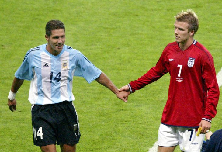 Beckham and Simeone make the passes, four years after the scandal they starred in France. Beckham and Simeone make the passes, four years after the scandal they starred in France.