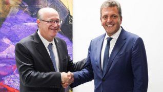 El ministro de Economía, Sergio Massa, junto al titular del BID, Ilan Goldfajn, en Washington.