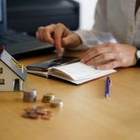 En Uruguay, el salario le viene ganando al costo de los alquileres. En Uruguay, el salario le viene ganando al costo de los alquileres.