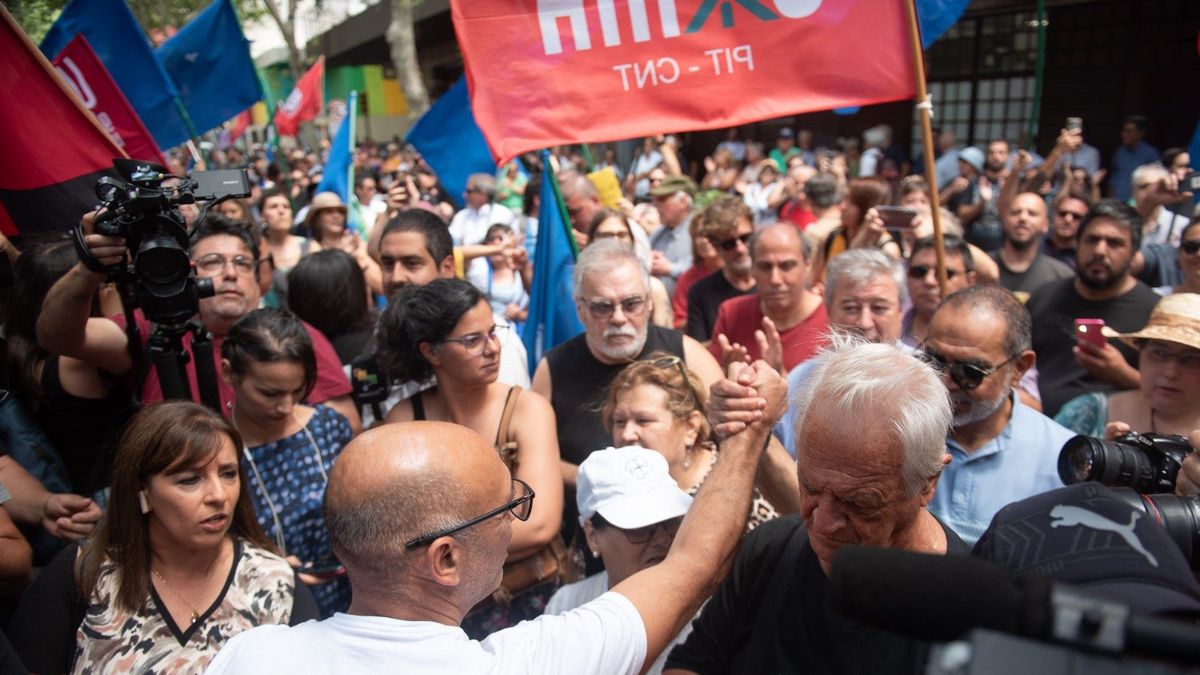 The PIT-CNT marched against Milei and accused him of violating Mercosur labor regulations