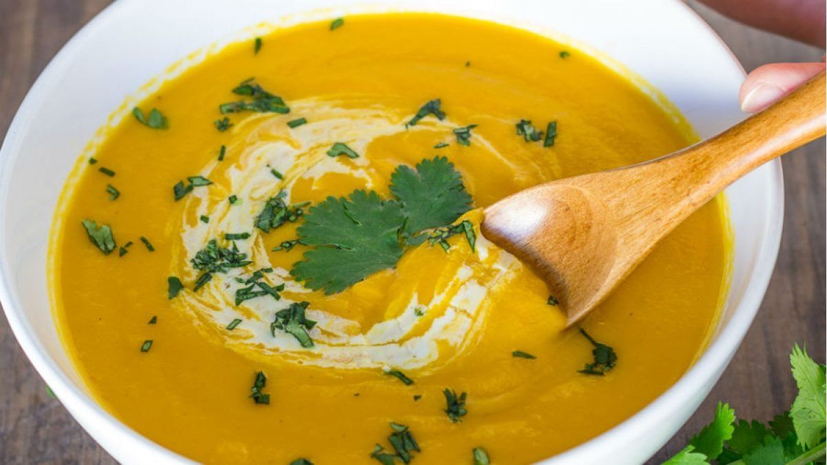 The cold has arrived!  This is the best recipe to make homemade pumpkin soup