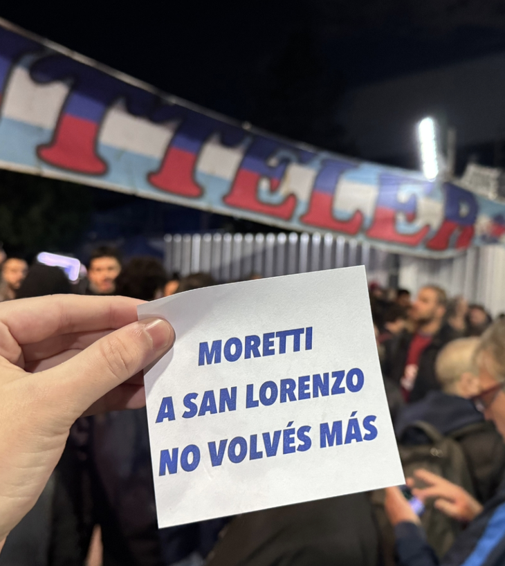 Los hinchas del Ciclón se hicieron escuchar ante la vuelta de Moretti al mando del club.