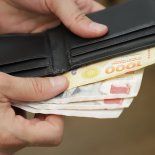 La caución ya opera con tasas del 21% en pesos, aproximadamente. En comparación, la inflación estimada para los próximos doce meses ronda el 30%. La caución ya opera con tasas del 21% en pesos, aproximadamente. En comparación, la inflación estimada para los próximos doce meses ronda el 30%.