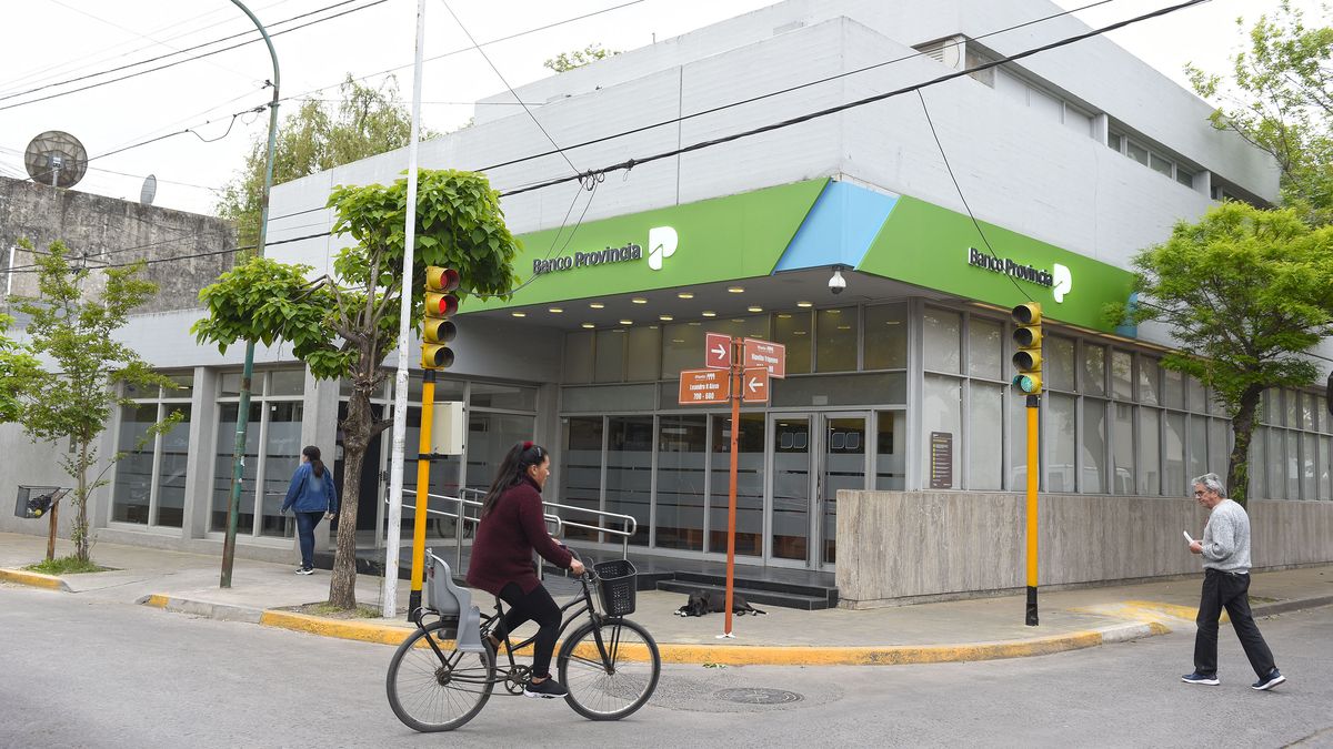 Banks in the province of Buenos Aires will change their opening hours to the public in summer