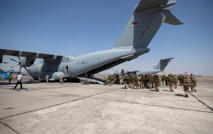 Caos en Afganistán: avanzan las evacuaciones desde Kabul