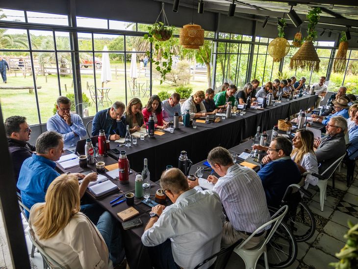 De la reunión participaron todos los ministros y subsecretarios anunciados para integrar el próximo gabinete de gobierno. De la reunión participaron todos los ministros y subsecretarios anunciados para integrar el próximo gabinete de gobierno.