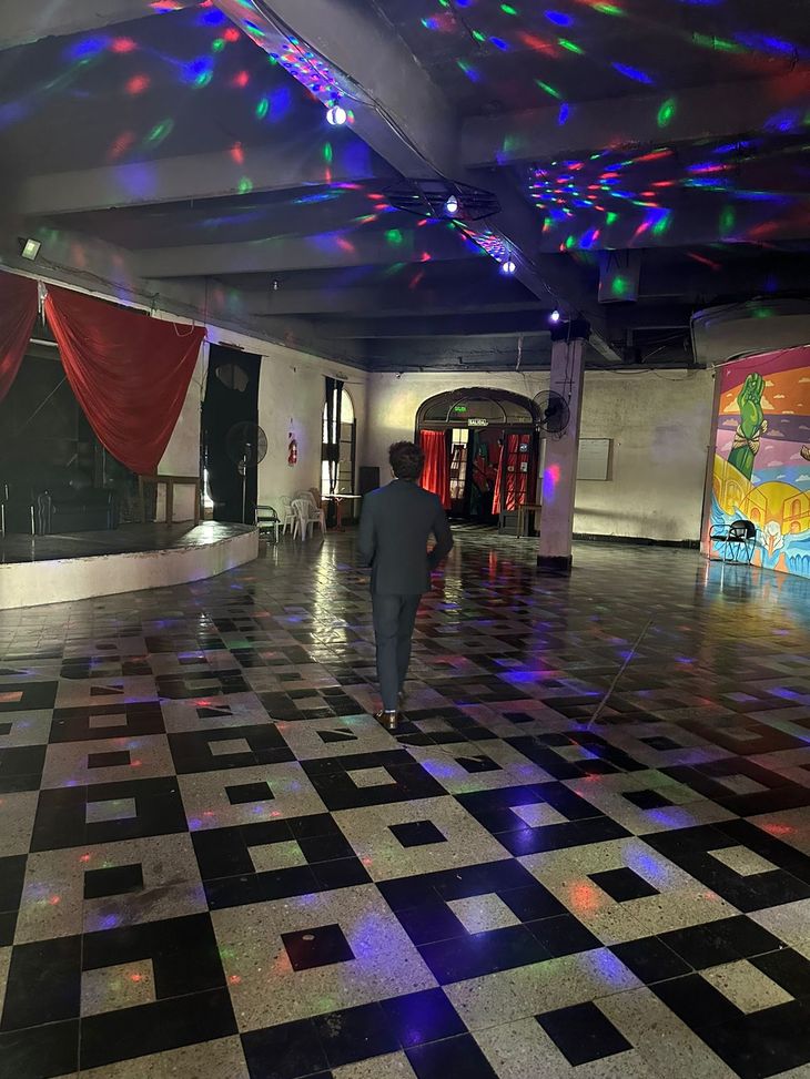 El Ministerio de Justicia compartió las imágenes del "boliche" que funcionaba en el edificio. El Ministerio de Justicia compartió las imágenes del "boliche" que funcionaba en el edificio.