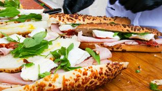 Durante dos jornadas, Plaza Francia será sede de la Feria Francesa, un encuentro gastronómico organizado por Lucullus que reunirá a chefs, pâtissiers y productores dedicados a difundir la tradición culinaria francesa en Buenos Aires. Durante dos jornadas, Plaza Francia será sede de la Feria Francesa, un encuentro gastronómico organizado por Lucullus que reunirá a chefs, pâtissiers y productores dedicados a difundir la tradición culinaria francesa en Buenos Aires.