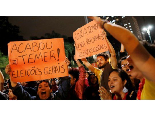 Manifestantes en las afueras del Palacio del Planalto.