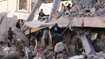 La coalición, liderada por Arabia Saudita, atacó la capital de Yemen por el ataque hutí contra Abu Dabi.