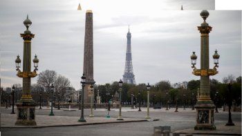 Par&iacute;s, desolada por la cuarentena por el coronavirus.