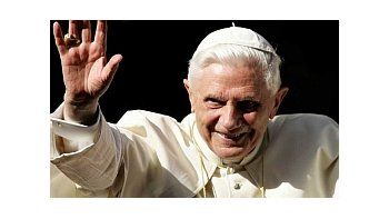El Papa Benedicto XVI. La Santa Sede tuvo que salir a desmentir la investigación del semanario.