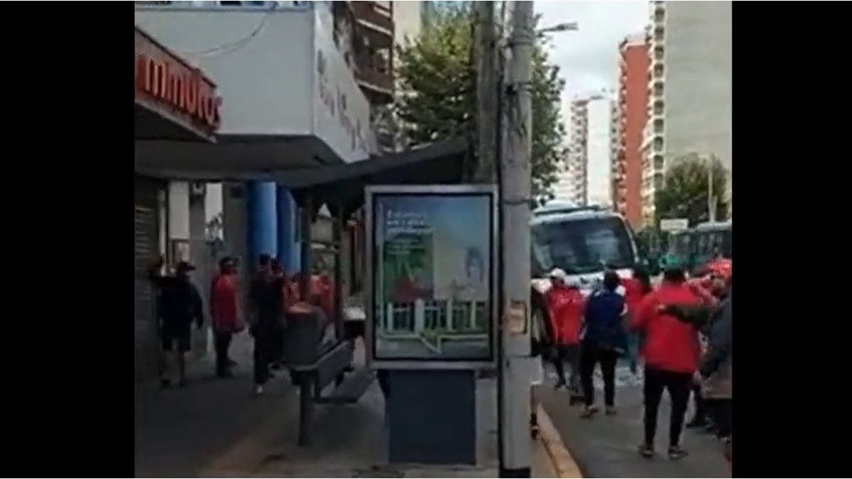 Incidents in Avellaneda: Independiente fans attacked the Racing headquarters