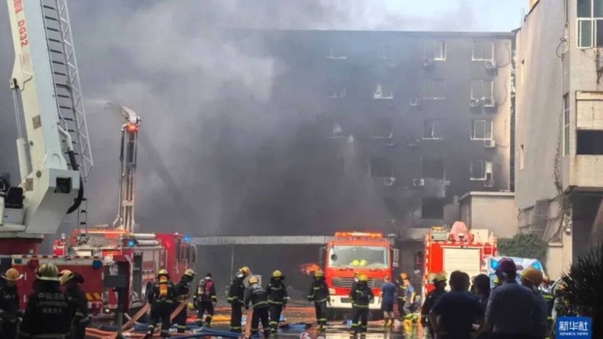 Al menos 28 muertos por un incendio en una fábrica de zapatos en China