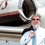 El magnate que ganó miles de millones de dólares gracias a su visión estratégica. El magnate que ganó miles de millones de dólares gracias a su visión estratégica.