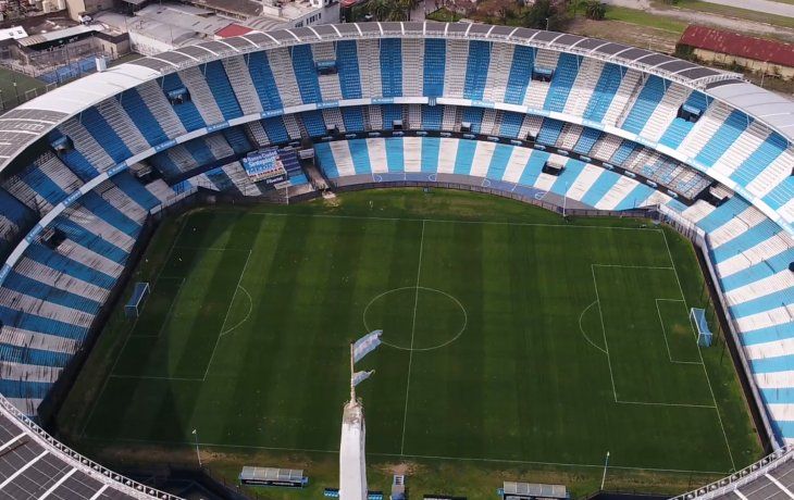 Pese a la sanción, Racing recibirá a River con hinchas en su estadio. Pese a la sanción, Racing recibirá a River con hinchas en su estadio.