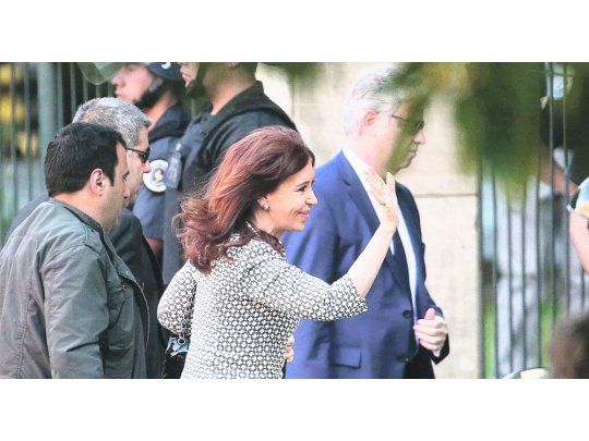 Acusación. Cristina de Kirchner deberá enfrentar el juicio oral y público por la causa de dólar futuro. La expresidente busca acelerar el proceso.