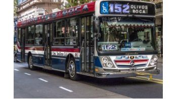 Acusan a economista de abusar de pasajera en un colectivo