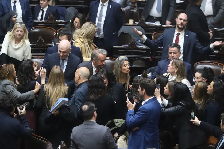Choque entre miembros de La Libertad Avanza y Unión por la Patria.