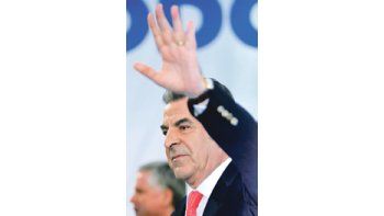 ámbito.com | Eduardo Frei reconoció temprano su derrota. La rigidez de la estructura de la alianza derrotada, que debía asegurar a un democristiano la candidatura presidencial tras dos turnos socialistas, explica en parte el fracaso.