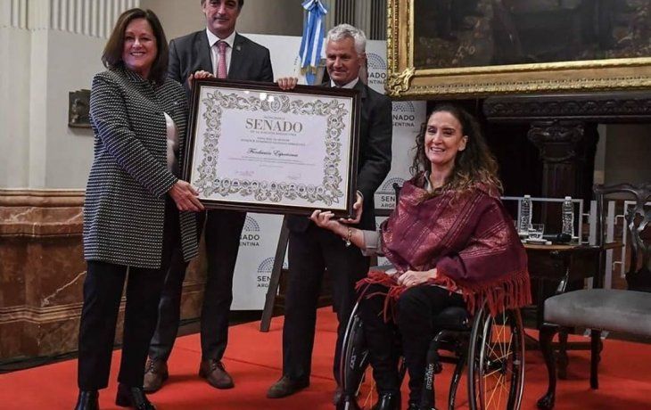 el senado distinguio a la fundacion espartanos
