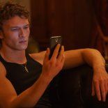 Su papel protagónico lo catapultó a la fama y le hizo ganar millones. Su papel protagónico lo catapultó a la fama y le hizo ganar millones.