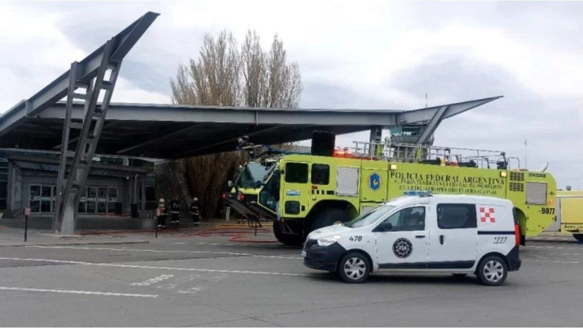 A Brazilian tourist said he had a bomb and they had to evacuate the El Calafate airport A Brazilian tourist said he had a bomb and they had to evacuate the El Calafate airport