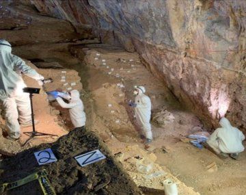 Los utensilios más antiguos encontrados en esta cueva, situada en altitud, fueron datados con carbono 14 en un rango de entre 33.000 y 31.000 años antes de la era cristiana.