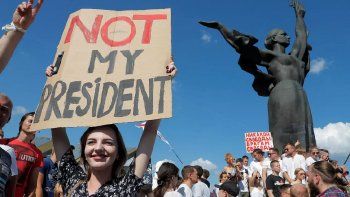 Lukashenko se proclamó ganador de las presidenciales el 9 de agosto con el 80% de los votos pese a la oposición de la calle.&nbsp;La represión de las protestas provocó más de 6.700 detenidos, centenares de heridos y dos muertos.