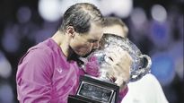 Otra hazaña. La de Nadal, en el Melbourne Park, al dar vuelta un durísimo match ante Medvedev para festejar.