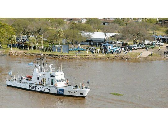 Patrullaje. El operativo comenzó a realizarse en la localidad de Puerto Bermejo, sobre el río Paraguay, que separa los dos países.